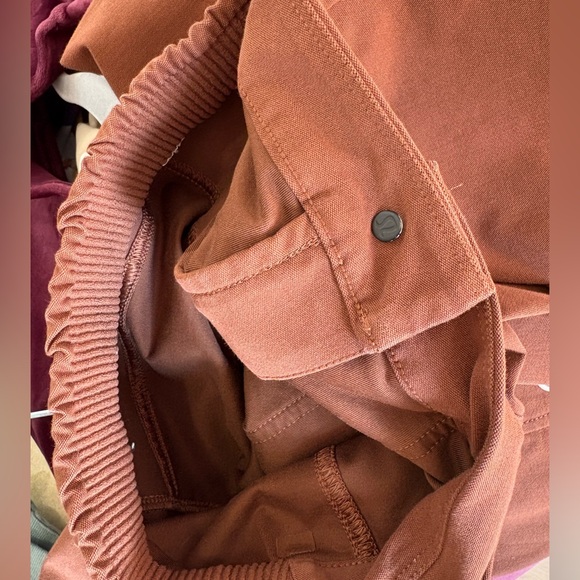 Lululemon Light Utilitech Cargo Pocket HR Pant•Roasted Brown•Sz 10/ 32”•LIKE NEW - Picture 10 of 16